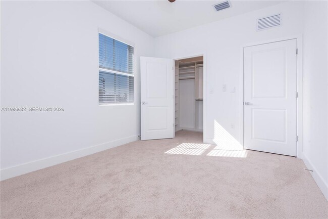 Building Photo - 230 SW 170th Ave