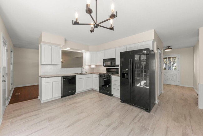 Building Photo - 345 Green Valley Dr