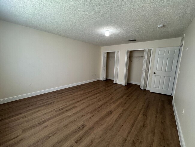 Building Photo - Spacious and Comfortable House for Lease