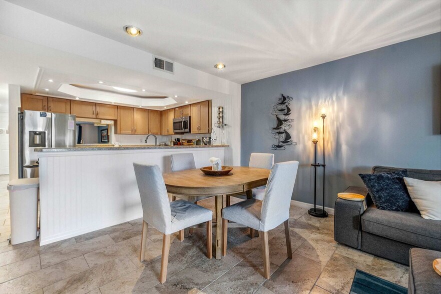 Building Photo - 850-A1A A1A Beach Blvd