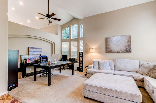 Building Photo - 2675 Forsythia Pl