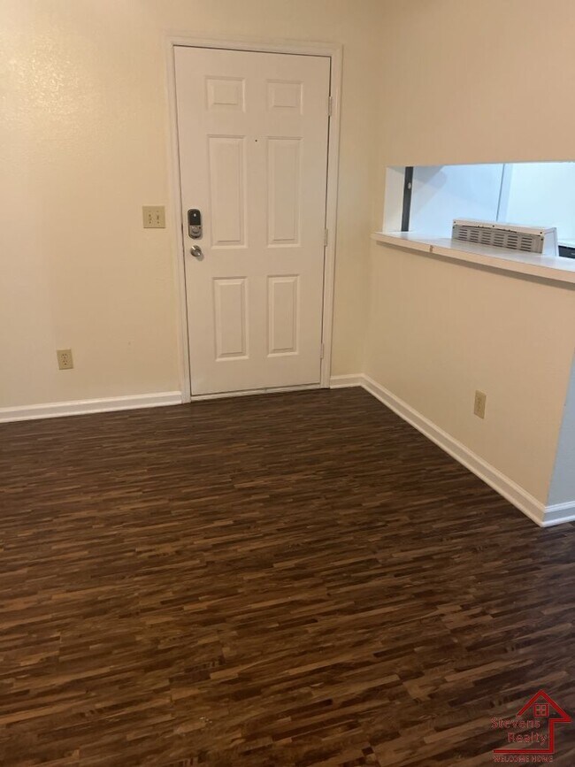 Building Photo - 430 Oriole Dr