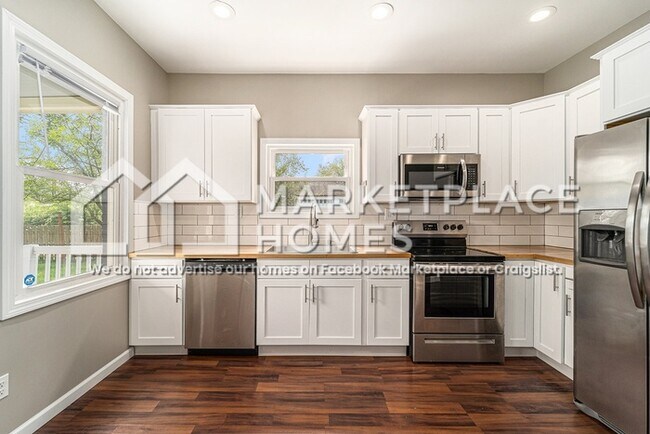 Building Photo - 242 Englewood St