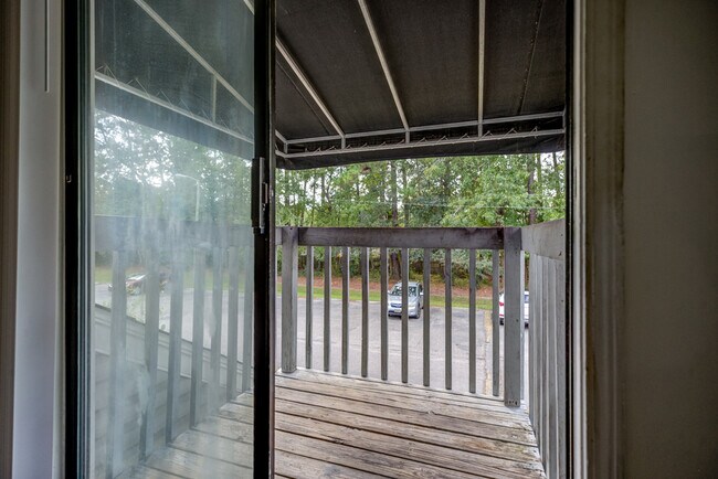 Building Photo - 801 Burcale Rd