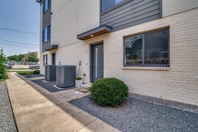 Building Photo - Prime Lower Greenville location with an open floorplan!
