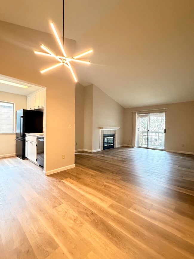 Building Photo - 11150 Trinity River Dr