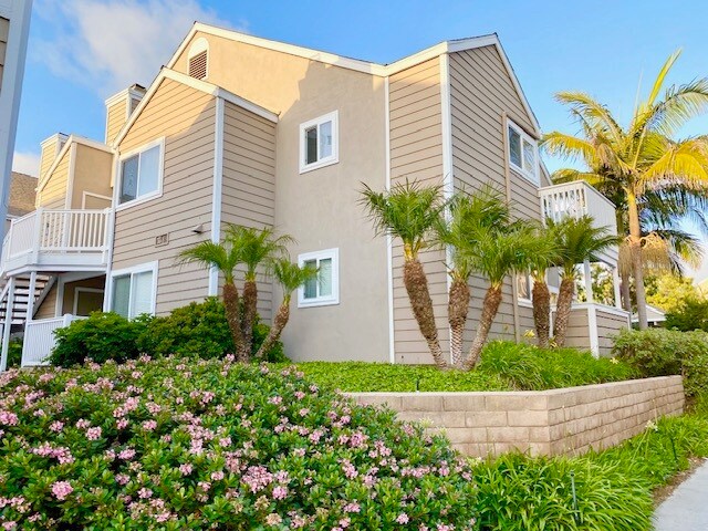 single story , no stairs, 6 steps up to front porch - 34134 Selva Rd
