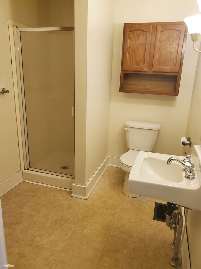Building Photo - 1 br, 1 bath  - 112 S 5th St Apt 4 #4