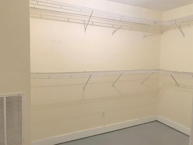 Building Photo - 375 North Highland Avenue Northeast