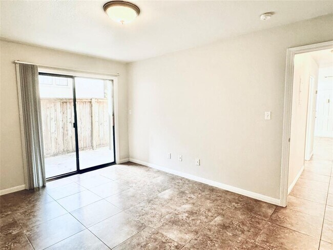 Building Photo - 1202 Thorpe Ln