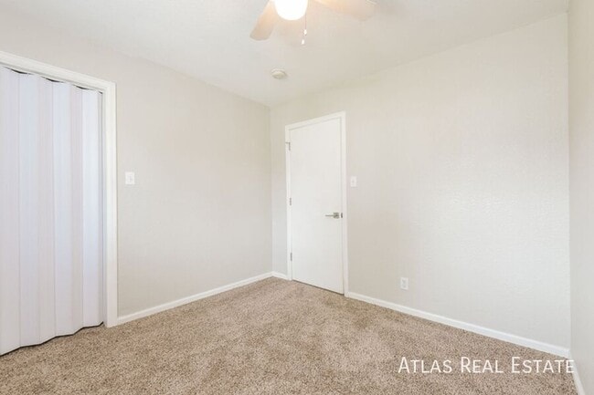 Building Photo - 1710 Hoffman Way