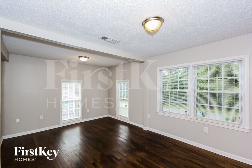 Building Photo - 1367 Blanche Dr SE