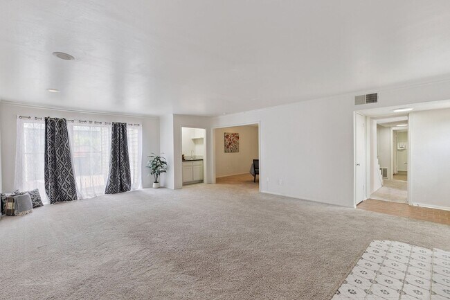 Building Photo - 2400 Sq Ft Condo for Rent Near Shopping