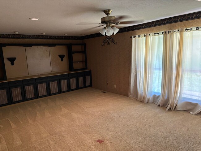 Building Photo - Large Home in Warr Acres, Putnam City Schools