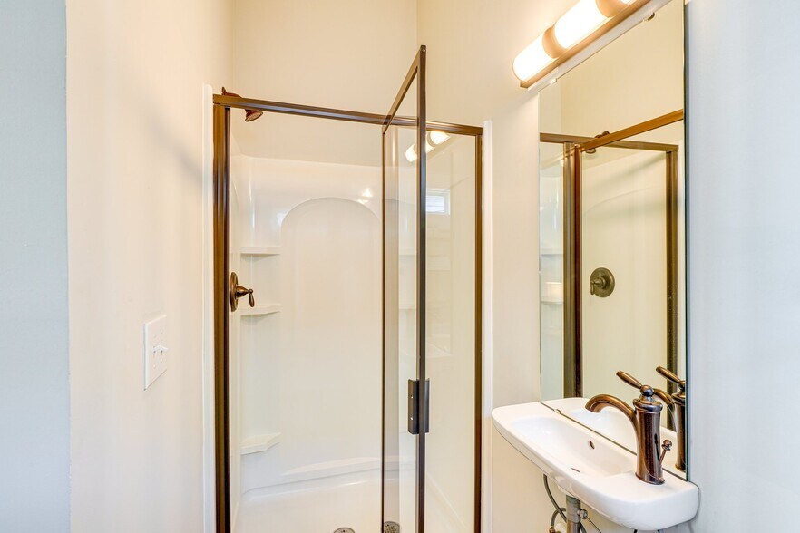 Building Photo - 325 Dowd St