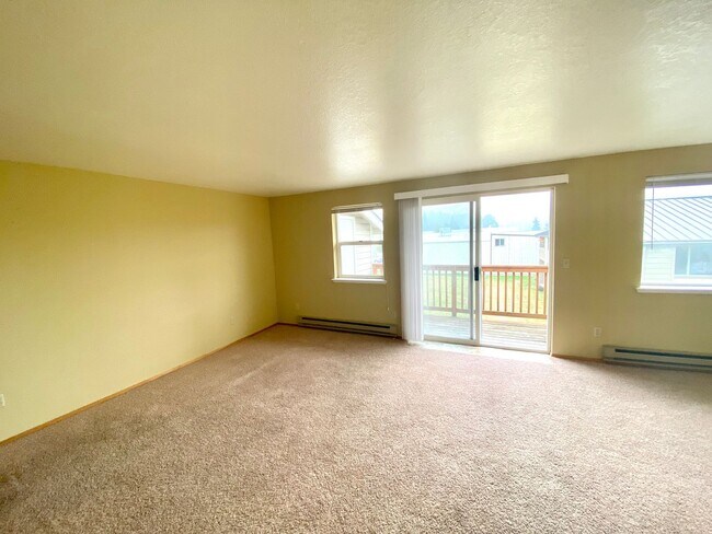 Building Photo - Conveniently Located 2 Bedroom