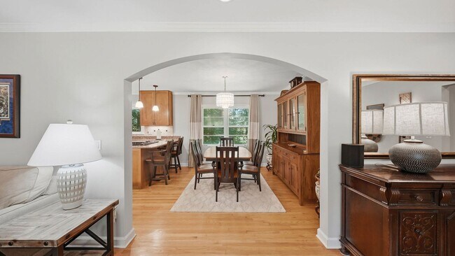 Building Photo - Charming Signal Mountain Home