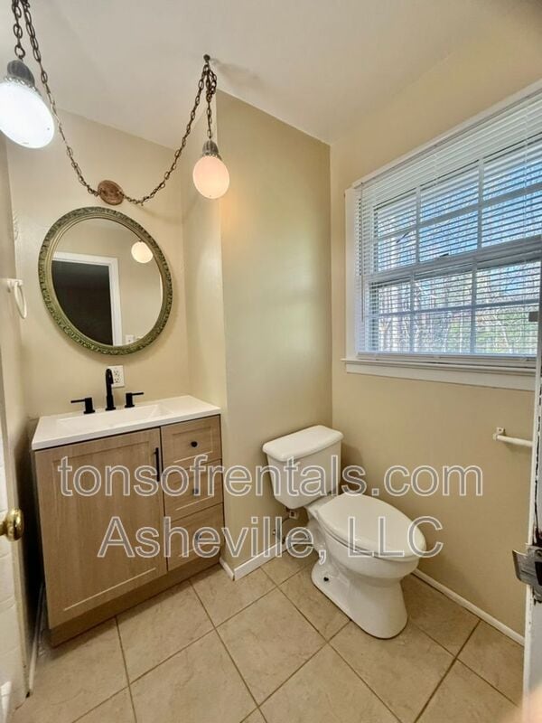 Building Photo - 161 Dogwood Dr