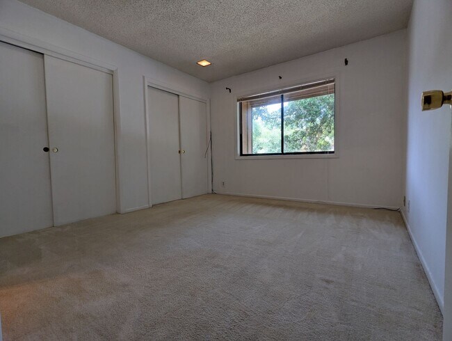 Building Photo - True Florida Living