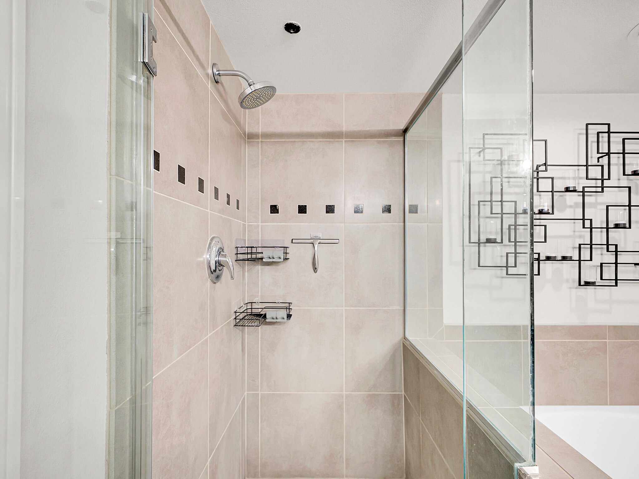 Building Photo - 8100 E Union Ave