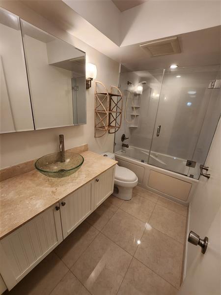 Building Photo - 219 NE 14th Ave