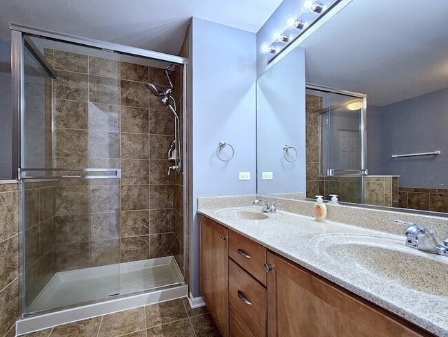 Building Photo - 464 Lancaster Dr