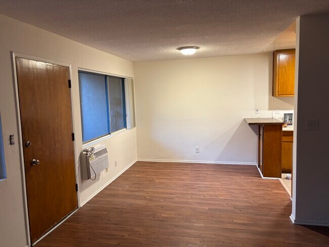 Building Photo - 12415 Archwood St