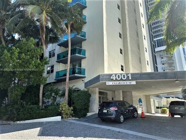 Building Photo - 4001S S Ocean Dr