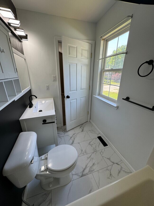 Building Photo - 415 S Zenia Ave