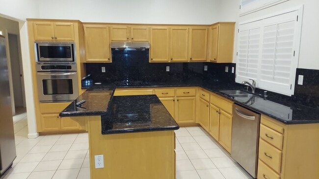 Building Photo - Excellent single story, 4 bedroom 3 bath home in Ashley Woods, a gated Granite Bay Neighborhood.