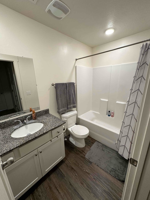 Building Photo - 393 W 625 N