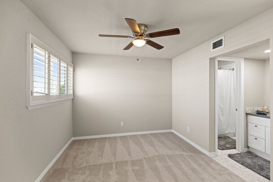 Building Photo - 5094 Glenmont Dr