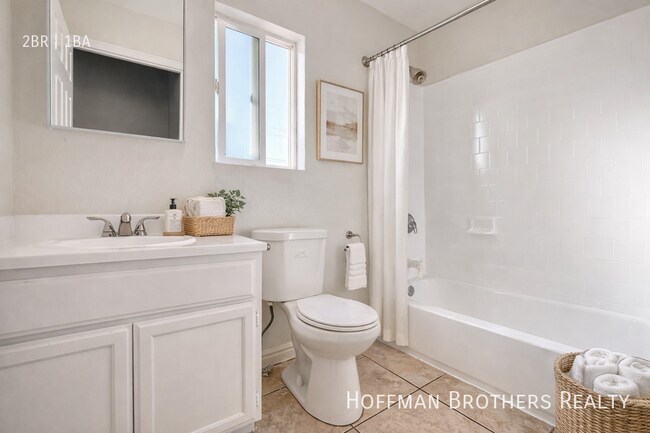 Building Photo - 851 W 93rd St