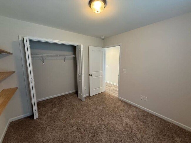 Building Photo - 960 Madrid Ct