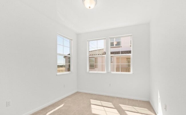 Building Photo - 4363 E Commerce Way