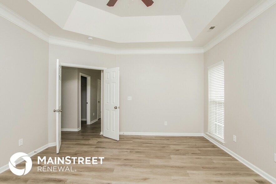 Building Photo - 7895 Sedgebrook Dr E