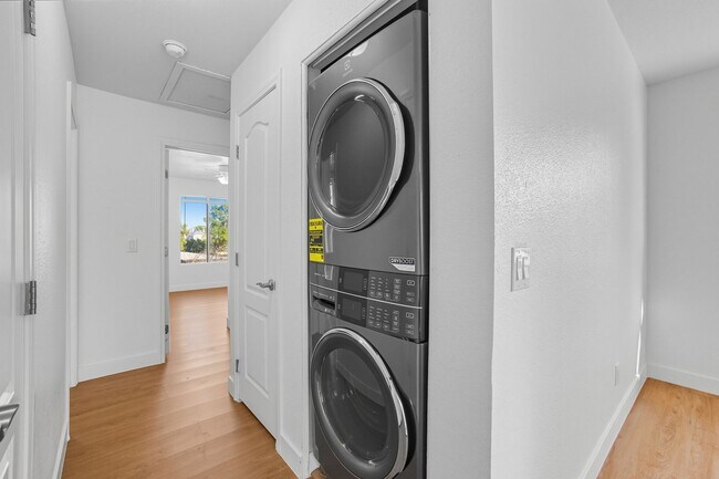 Building Photo - Stylish Summerlin-Area 2 Bedroom Condo wit...