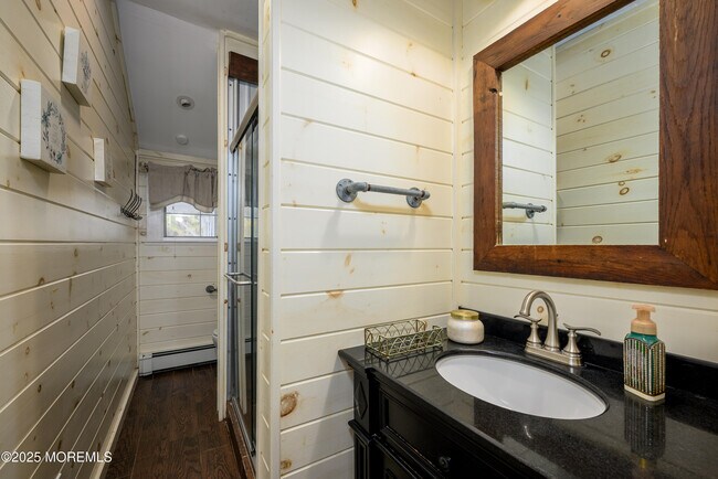 Building Photo - 19 Reids Hill Rd