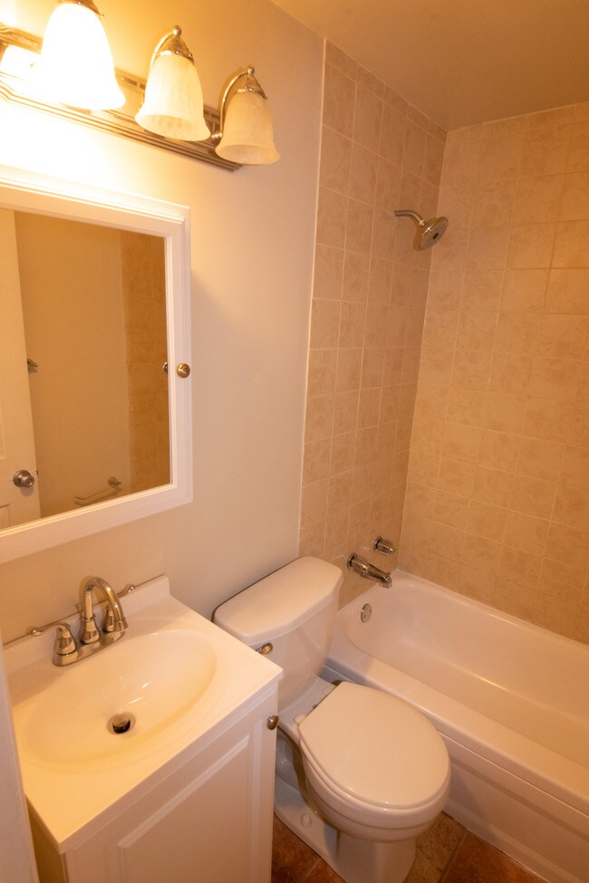 Building Photo - 36 W Court St