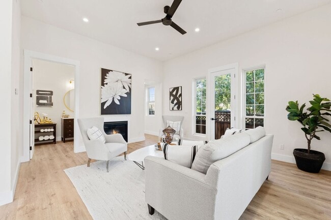 Building Photo - $11,995 - Stunning Executive Estate in Willow Glen