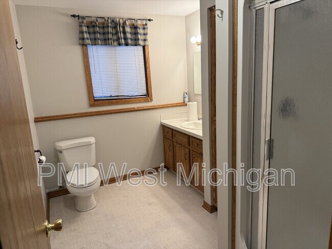 Building Photo - 513 24th Ave