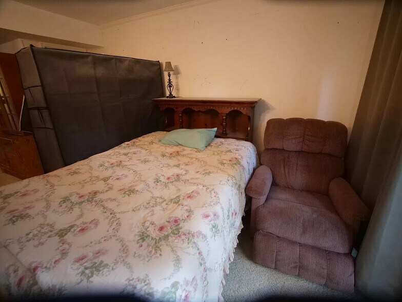 Building Photo - Room in Duplex on Dixon Dr