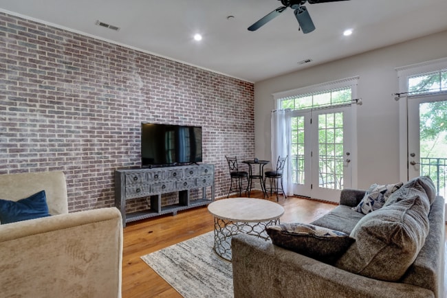 Building Photo - 715 N 4th St