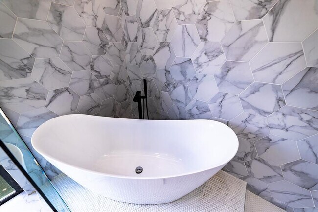 Building Photo - 1260 NW 101st Ave