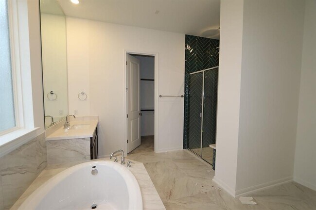 Building Photo - 2300 Sondrio Bnd