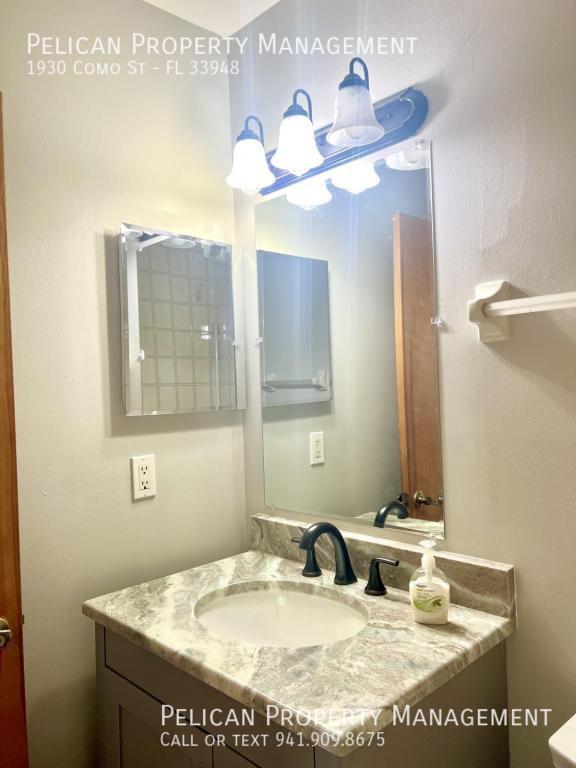 Building Photo - 1930 Como St