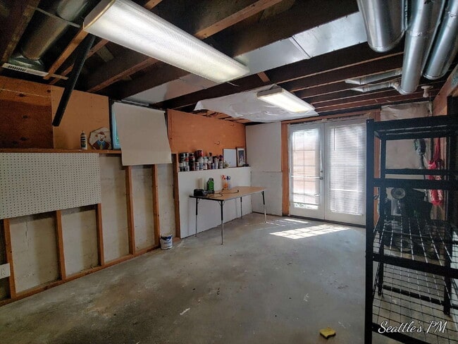 Building Photo - Charming 2-Bedroom Home in West Seattle-Off Street Parking- Large Outdoor Space