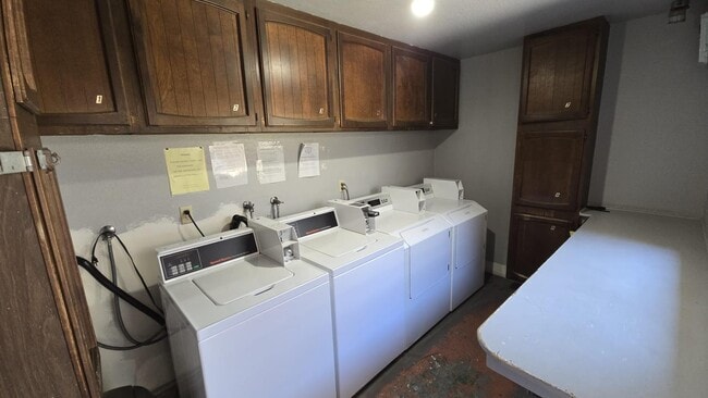 Building Photo - 785 W 19th St