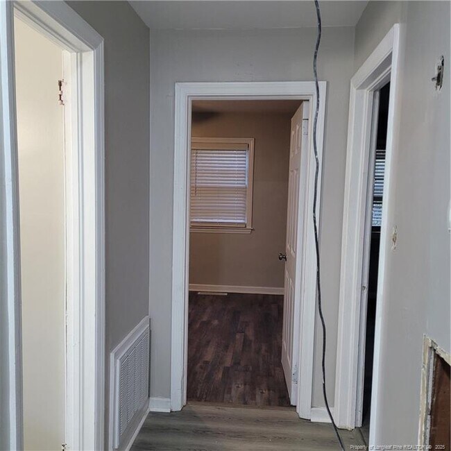 Building Photo - 1917 Catawba St