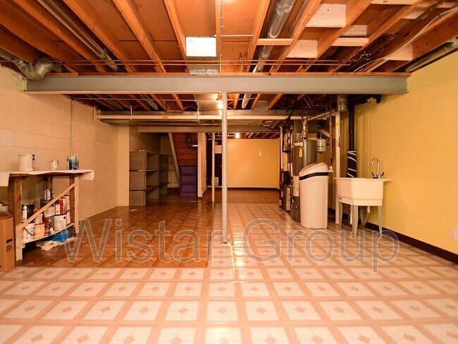 Building Photo - 16105 Arbor Ct